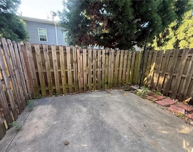 910 Summer Place - Photo Thumbnail 9
