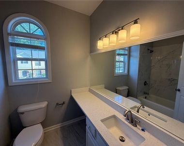 910 Summer Place - Photo Thumbnail 11