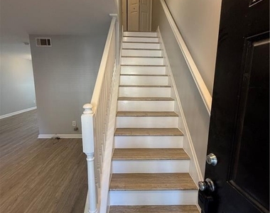 910 Summer Place - Photo Thumbnail 8