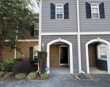 910 Summer Place - Photo Thumbnail 4