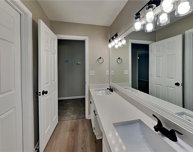 215 Boca Ciega Court - Photo Thumbnail 18