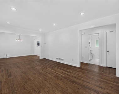 700 Ferris Street Sw - Photo Thumbnail 4