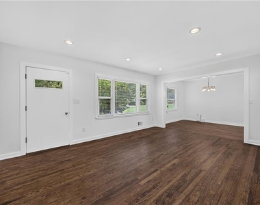 700 Ferris Street Sw - Photo Thumbnail 5