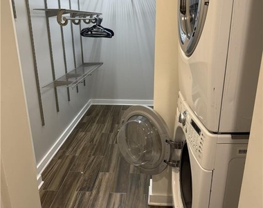 2216 Plantation Lane - Photo Thumbnail 6
