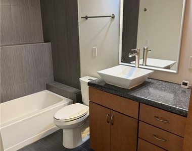 2216 Plantation Lane - Photo Thumbnail 7