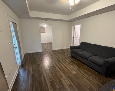 2216 Plantation Lane - Photo Thumbnail 3