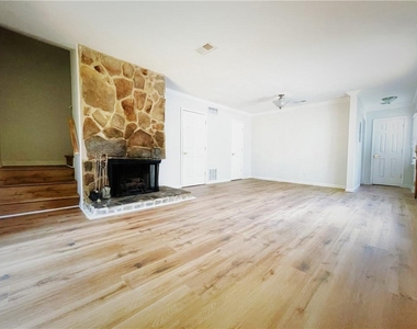 1330 Ridgecrest Lane Se - Photo Thumbnail 5