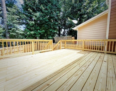 1330 Ridgecrest Lane Se - Photo Thumbnail 7