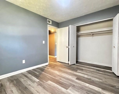 634 Jolly Avenue S - Photo Thumbnail 4