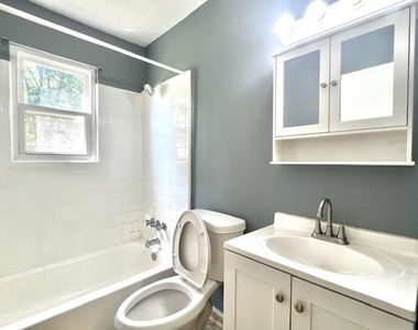 634 Jolly Avenue S - Photo Thumbnail 5