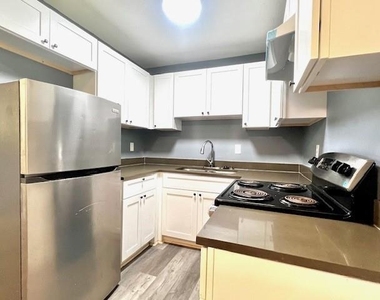 634 Jolly Avenue S - Photo Thumbnail 1