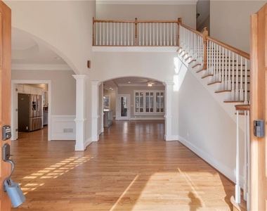 180 Forest Glen Drive - Photo Thumbnail 8
