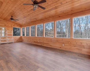 180 Forest Glen Drive - Photo Thumbnail 14
