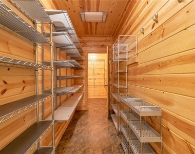 180 Forest Glen Drive - Photo Thumbnail 21
