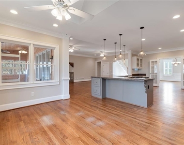 180 Forest Glen Drive - Photo Thumbnail 20