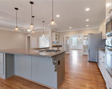 180 Forest Glen Drive - Photo Thumbnail 18