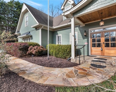 180 Forest Glen Drive - Photo Thumbnail 2