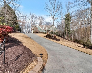 180 Forest Glen Drive - Photo Thumbnail 3