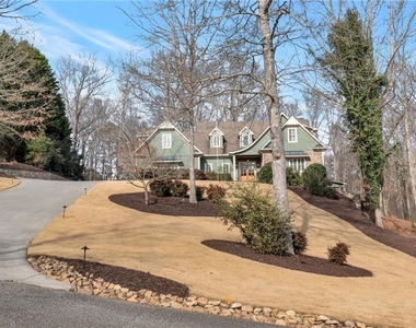 180 Forest Glen Drive - Photo Thumbnail 4