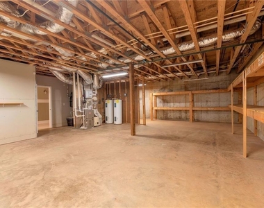 180 Forest Glen Drive - Photo Thumbnail 39