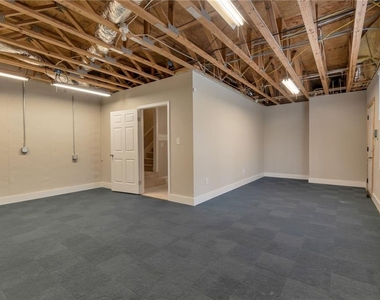 180 Forest Glen Drive - Photo Thumbnail 38