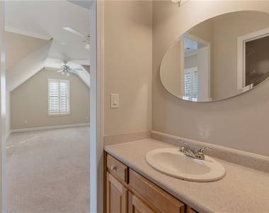 180 Forest Glen Drive - Photo Thumbnail 30