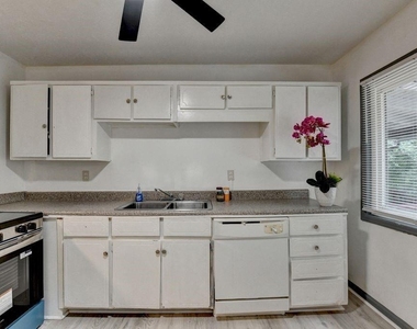 103 Dogwood Ln - Photo Thumbnail 5