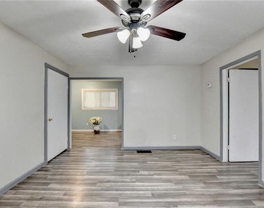 103 Dogwood Ln - Photo Thumbnail 3