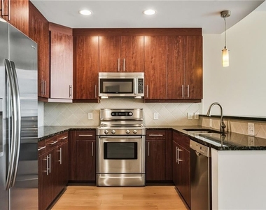1080 Peachtree Street Ne - Photo Thumbnail 5