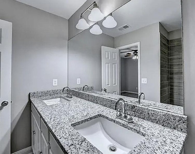 871 Lenox Oaks Circle Ne - Photo Thumbnail 13