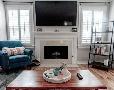 871 Lenox Oaks Circle Ne - Photo Thumbnail 4