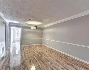 871 Lenox Oaks Circle Ne - Photo Thumbnail 3