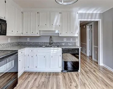 871 Lenox Oaks Circle Ne - Photo Thumbnail 9