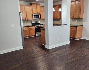 465 Roland Manor Drive - Photo Thumbnail 5