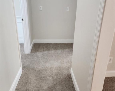 465 Roland Manor Drive - Photo Thumbnail 15