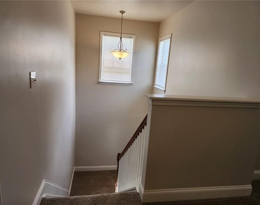 465 Roland Manor Drive - Photo Thumbnail 9