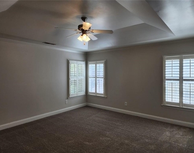 465 Roland Manor Drive - Photo Thumbnail 12