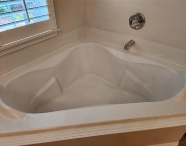 465 Roland Manor Drive - Photo Thumbnail 13