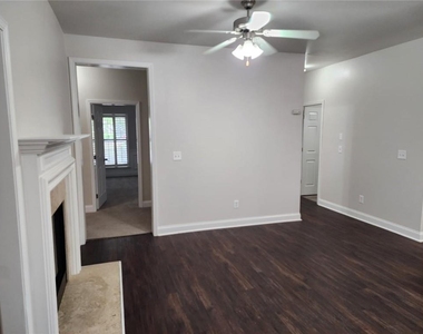 465 Roland Manor Drive - Photo Thumbnail 4
