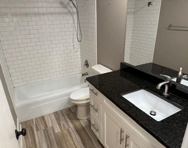 3095 Colonial Way - Photo Thumbnail 8