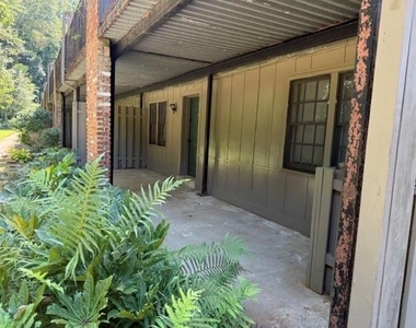 3095 Colonial Way - Photo Thumbnail 2
