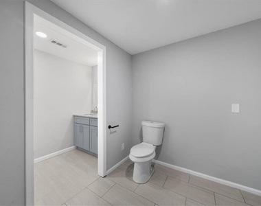 5399 Northland Drive Ne - Photo Thumbnail 7