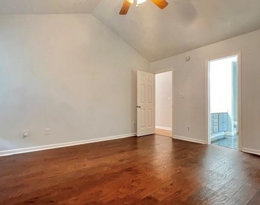 327 Lee Miller Drive - Photo Thumbnail 10