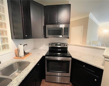 10 Perimeter Summit Boulevard - Photo Thumbnail 8