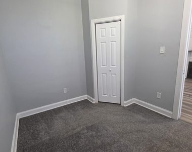 5319 S Indiana Avenue - Photo Thumbnail 6