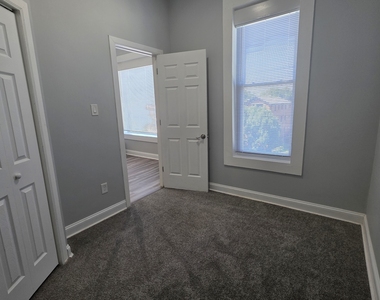 5319 S Indiana Avenue - Photo Thumbnail 7