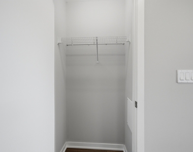 1552 N North Park Avenue - Photo Thumbnail 14