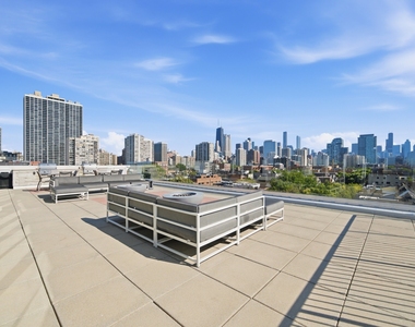 1552 N North Park Avenue - Photo Thumbnail 37