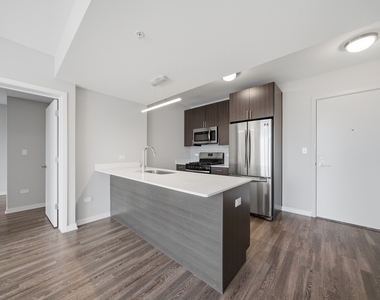 1552 N North Park Avenue - Photo Thumbnail 5