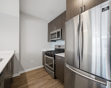 1552 N North Park Avenue - Photo Thumbnail 4